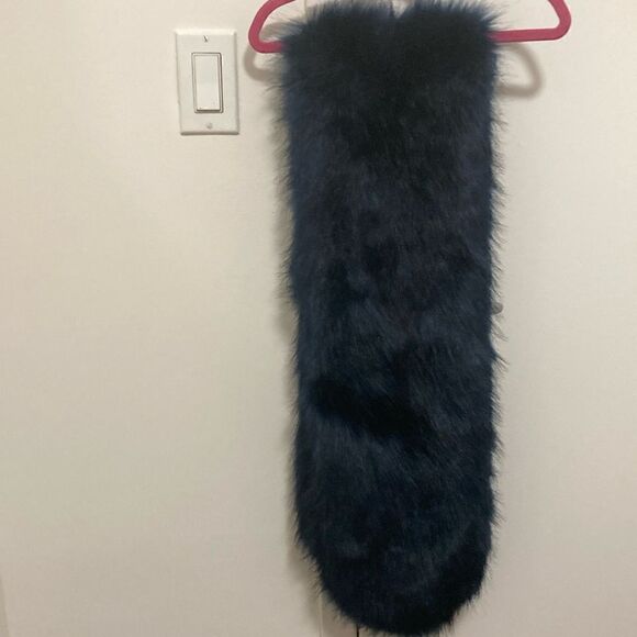 NWOT 14th & Union Long Navy Blue Faux Fur scarf/Wrap. Looks Like Real Fur. - Picture 3 of 6